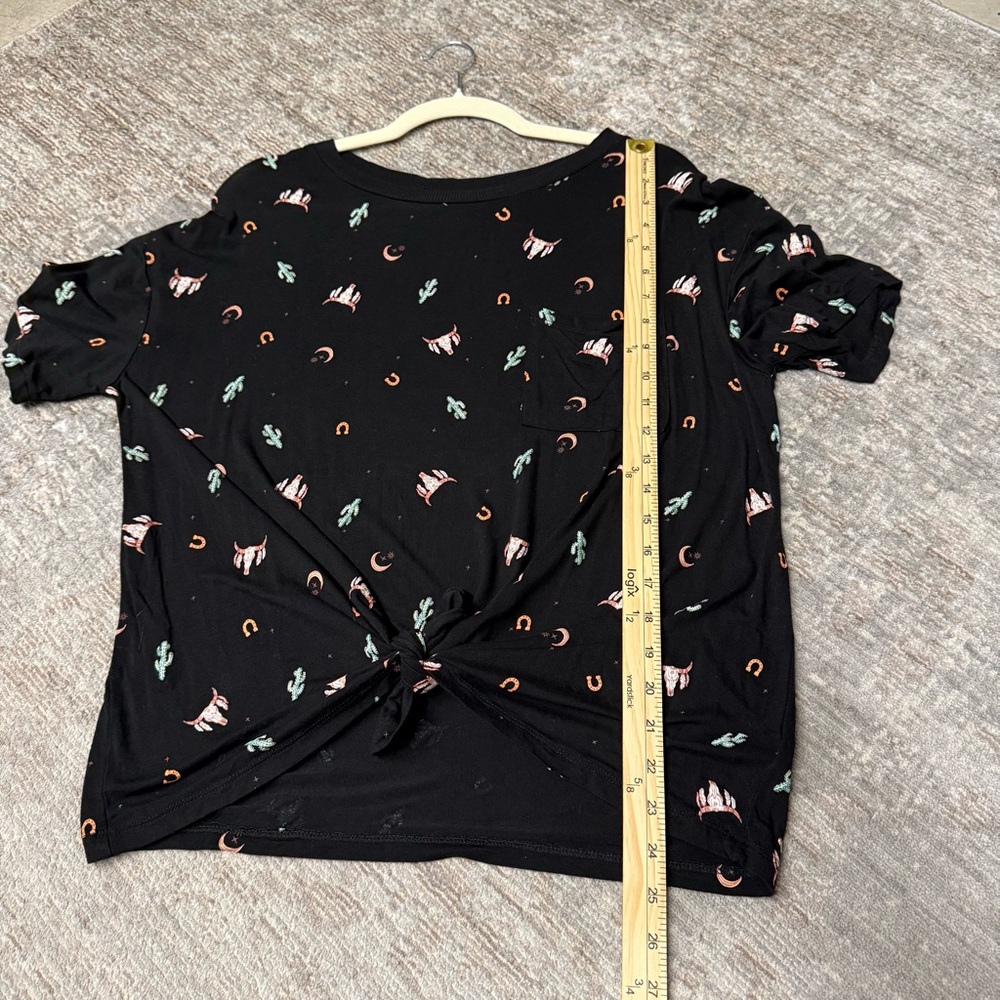 No Boundaries NOBO Black Patterned Western Night Sky Tie Front Women's Top - Picture 8 of 9
